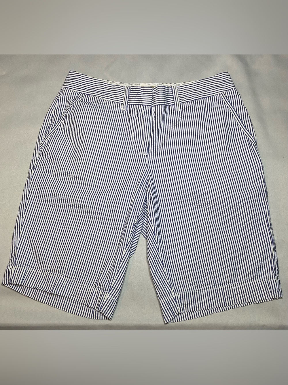 LL Bean Comfort Shorts Size 6 Womens Seersucker Bermuda 10.5" Blue White Striped